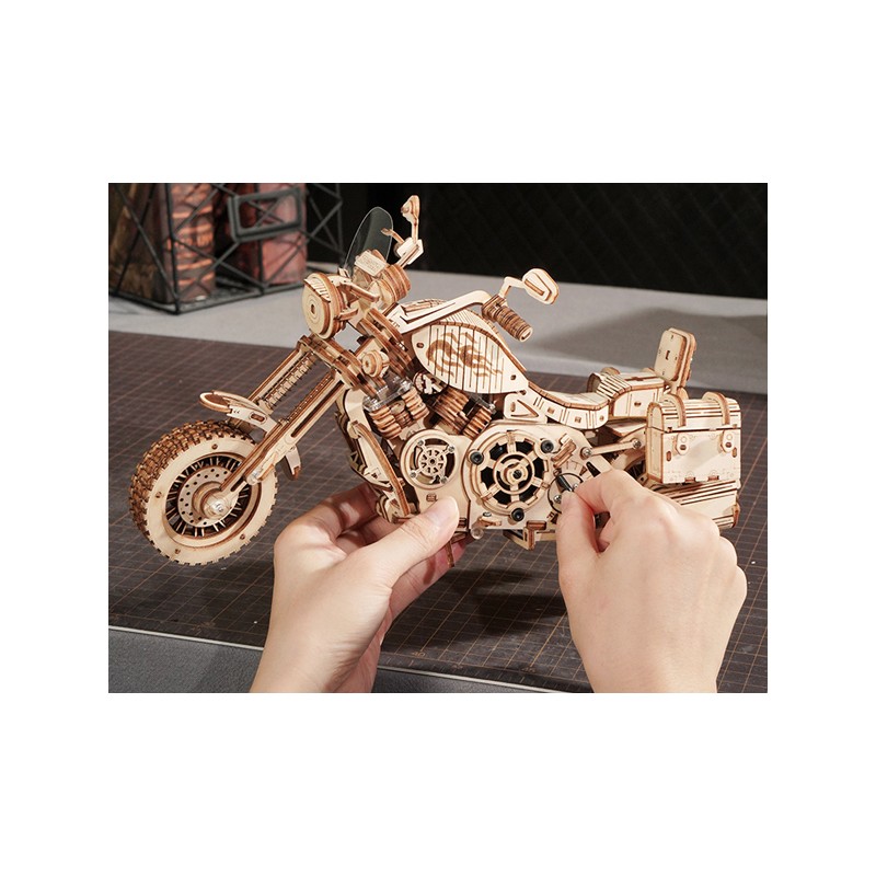Maquette en bois moto animée - La Magie des Automates
